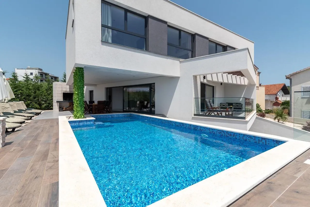 Villa Villalux2022 Mit Pool Beheizt Trogir