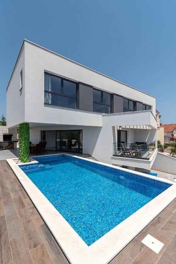 Villa Villalux2022 Mit Pool Beheizt Trogir